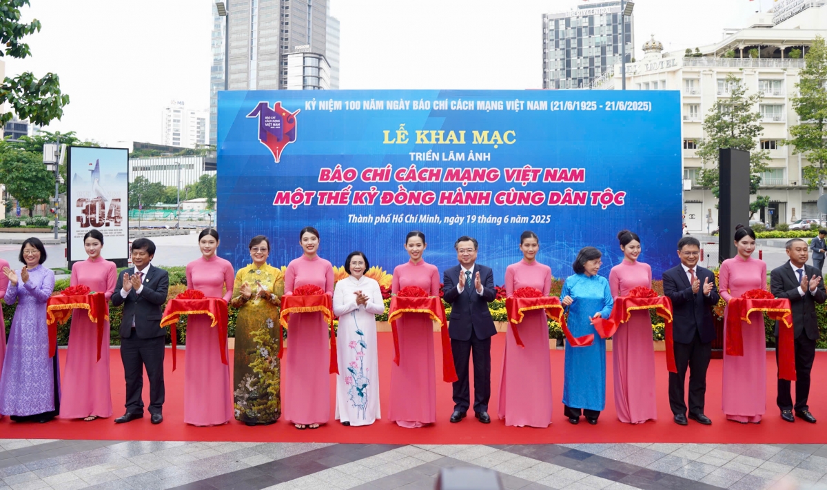 Khai mạc triển lãm ảnh "Báo chí Cách mạng Việt nam - Một thế kỷ đồng hành cùng dân tộc" 