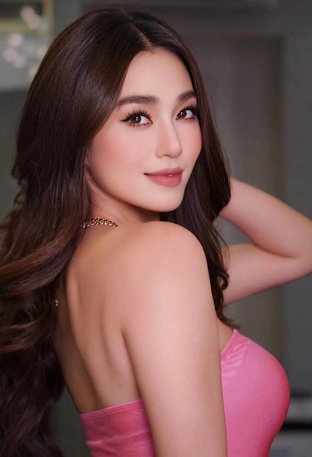 Diễn viên Khánh My cho biết ở tuổi 34 cô kiên định với lựa chọn không kết hôn, sinh con để thoải mái tận hưởng cuộc sống, có thời gian phụng dưỡng mẹ.