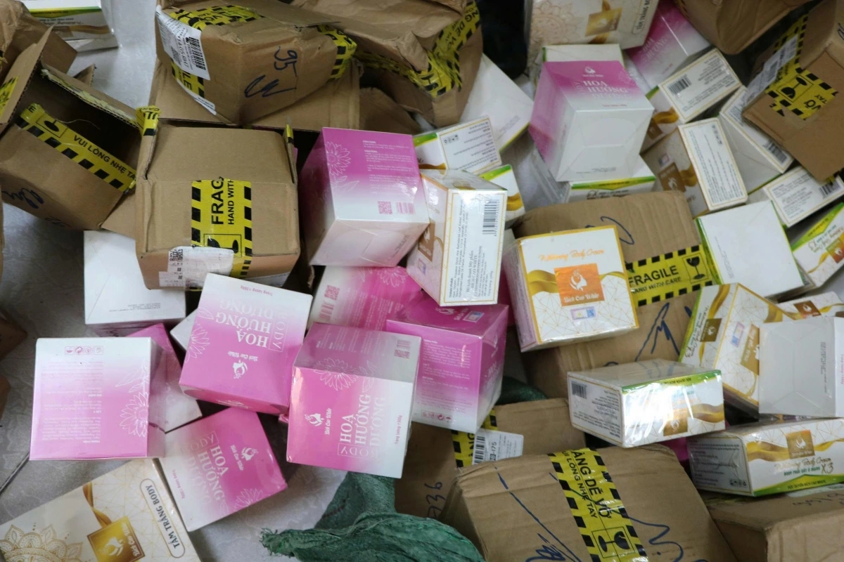 Tang vật vi phạm nghi mỹ phẩm giả