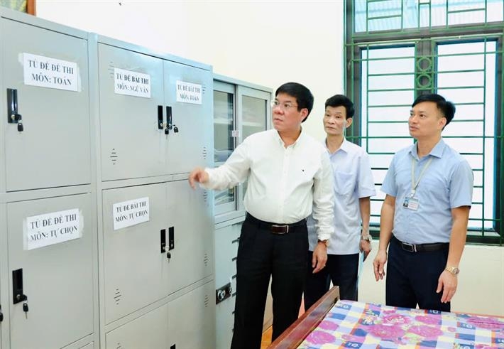 Đoàn kiểm tra của Ban chỉ đạo cấp quốc gia kỳ thi tốt nghiệp THPT 2025 kiểm tra tại Phú Thọ (ảnh Moet)