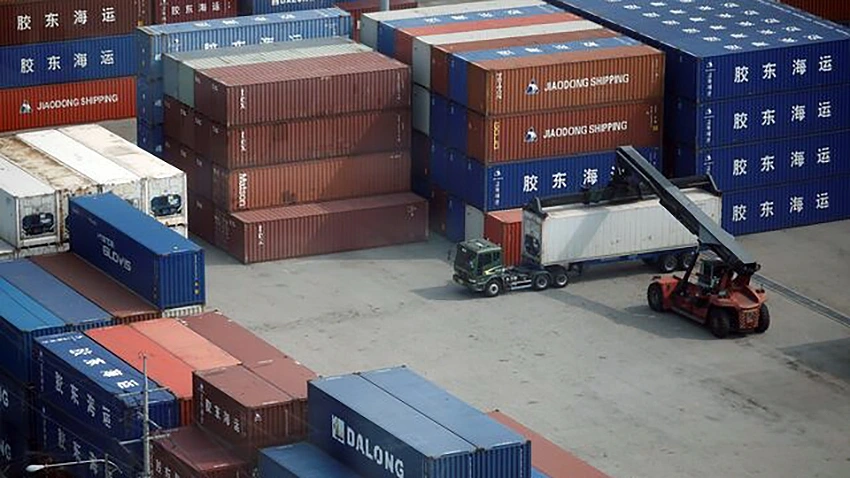 Xuất khẩu của Hàn Quốc đang chịu những thiệt hại nặng nề từ hàng rào thuế quan của Mỹ - Ảnh: Reuters