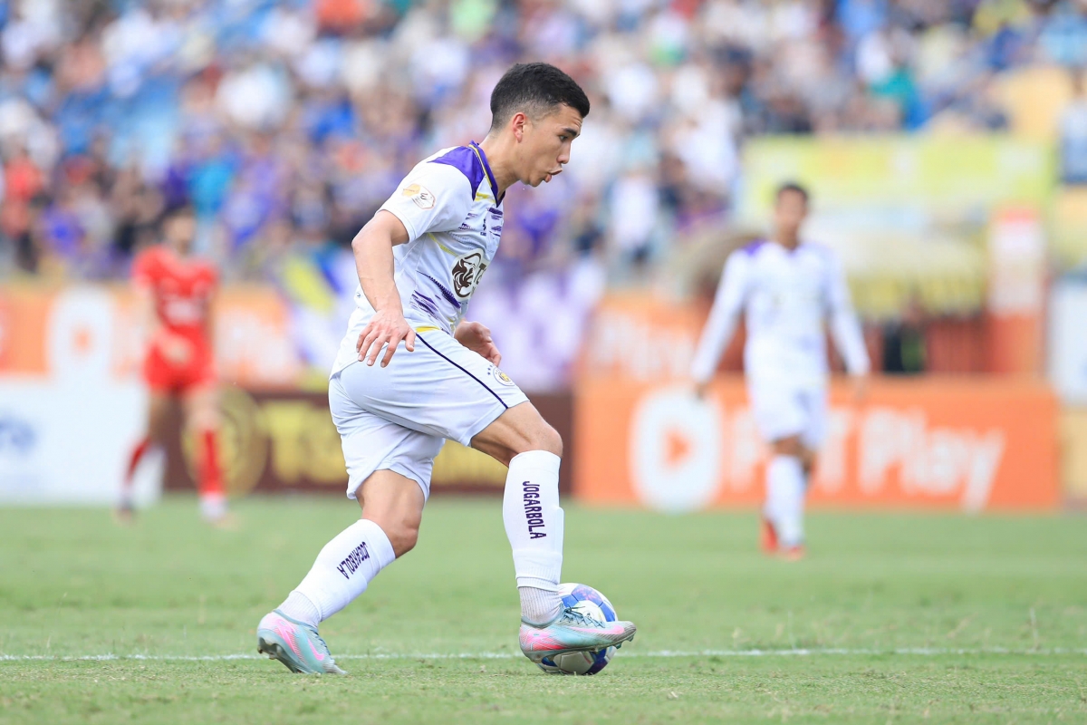 Pierre Lamothe (Hà Nội FC) là một trong số những cầu thủ bị treo giò ở vòng 26 V-League. (Ảnh: VPF). 