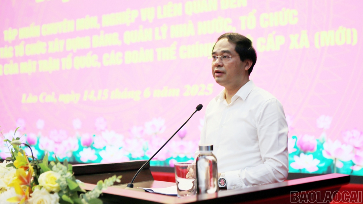 Ông Trịnh Xuân Trường - Bí thư Tỉnh ủy, Chủ tịch UBND tỉnh Lào Cai quán triệt tới đội ngũ cán bộ, công chức tham gia vận hành bộ máy chính quyền cấp xã mới tại điểm cầu tỉnh Lào Cai dự Hội nghị tập huấn của Trung ương - Ảnh: Báo Lào Cai