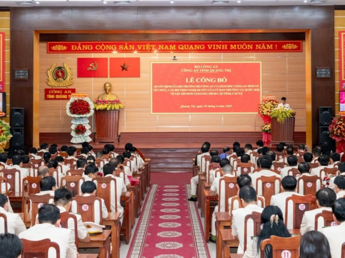 Lễ công bố quyết định của Bộ trưởng Bộ Công an và Giám đốc Công an tỉnh Quảng Trị (mới) về công tác cán bộ