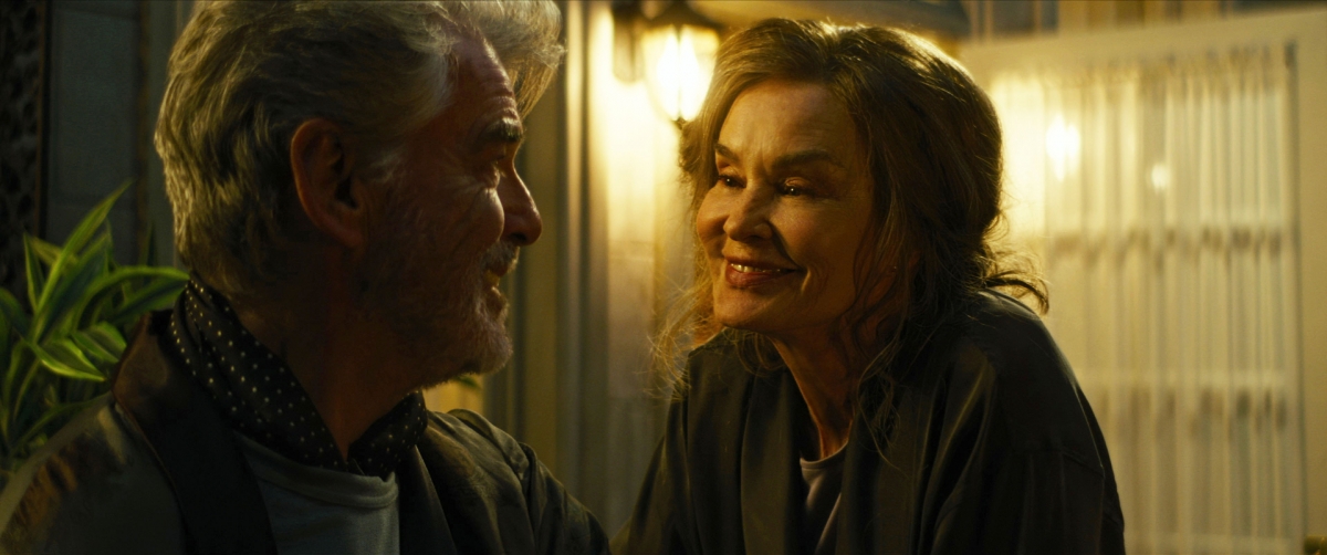 Trong phim "The Great Lillian Hall", Brosnan vào vai diễn phụ nhưng đầy chiều sâu.