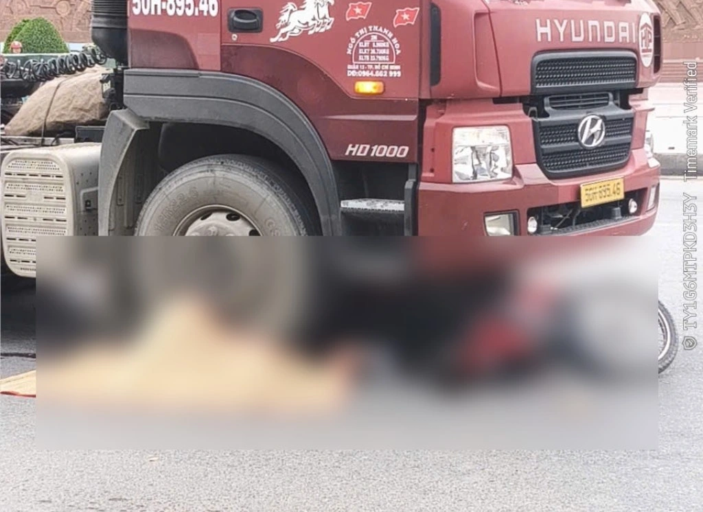 Hiện trường vụ tai nạn giao thông xảy ra trên địa bàn thị trấn Đức Hòa (huyện Đức Hòa, tỉnh Long An) khiến một người tử vong. Ảnh: Quyên Phạm