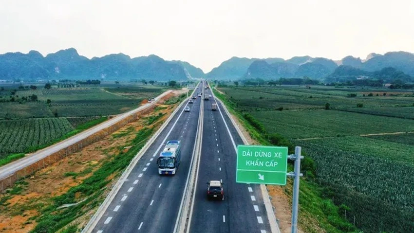 Bộ Xây dựng đề xuất thu phí các đoạn tuyến cao tốc Bắc - Nam phía Đông do Nhà nước đầu tư từ tháng 1/2026 - Ảnh: Nam Khánh