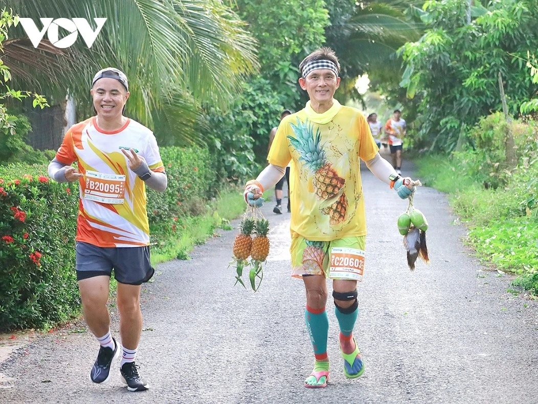 Runners connect with Hau Giang's culture and tourism at the Mekong Delta marathon