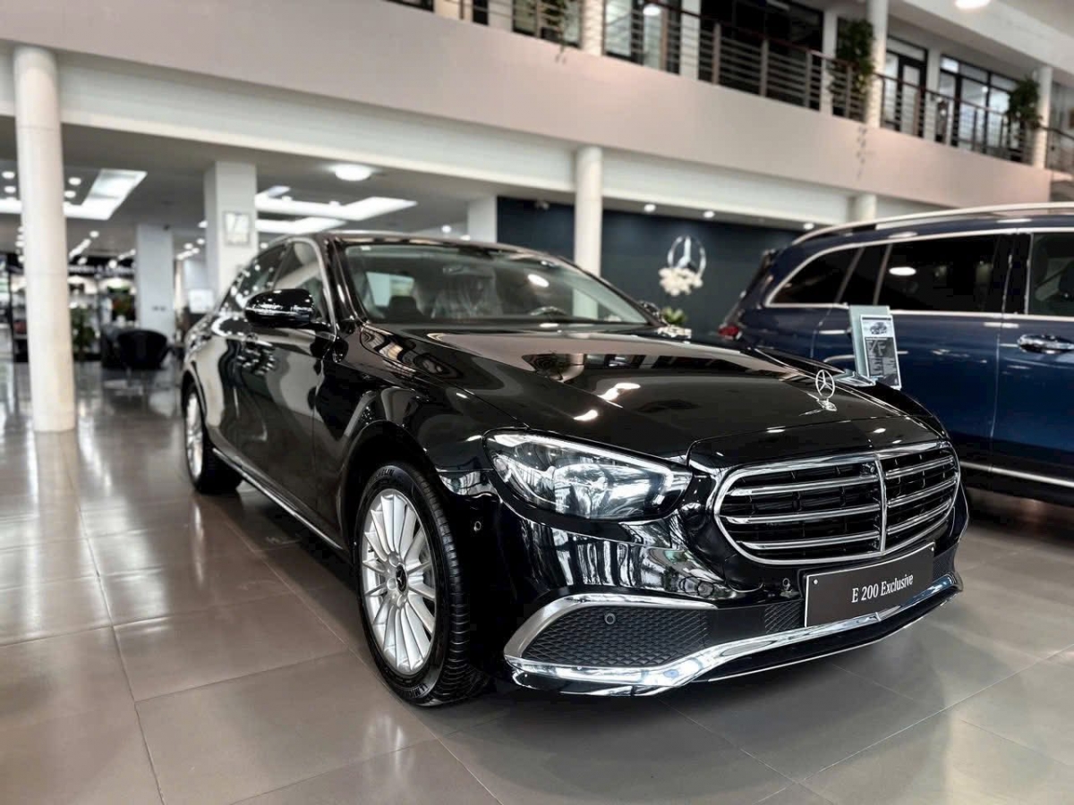 Mercedes-Benz E-Class vẫn còn tồn nhiều xe được sản xuất trong năm 2023 tại đại lý