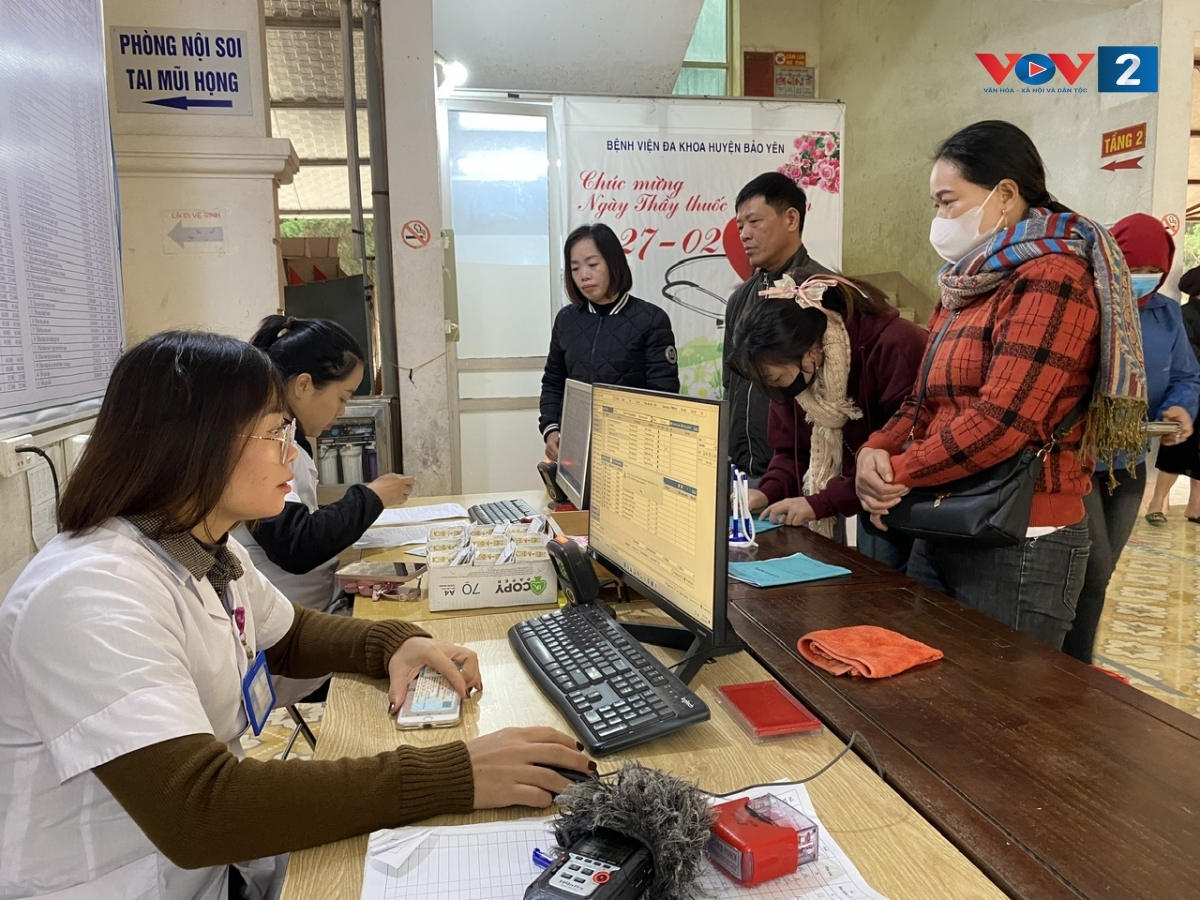 Người bệnh đến khám tại Bệnh viện Đa khoa huyện Bảo Yên