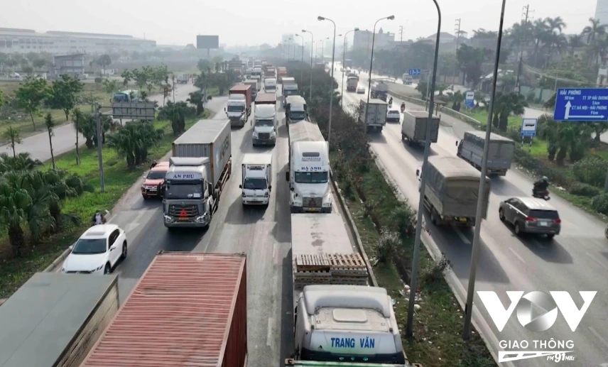 Nhiều nguy cơ mất an toàn giao thông do chưa thể tách làn phương tiện trên quốc lộ 5