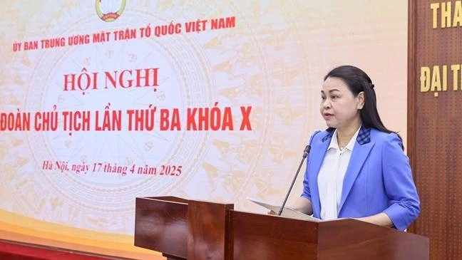 Thay mặt Ban Thường trực Ủy ban Trung ương MTTQ Việt Nam, bà Nguyễn Thị Thu Hà, Phó Bí thư Thường trực Đảng ủy Mặt trận Tổ quốc, các đoàn thể Trung ương, Phó Chủ tịch - Tổng Thư ký Ủy ban Trung ương MTTQ Việt Nam đã ký ban hành Hướng dẫn số 18-HD/MTTƯ-BTT