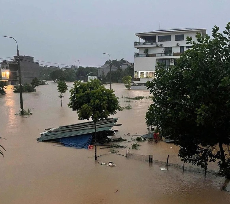 Mưa lớn gây ngập sâu ở thành phố Thái Nguyên sáng 21/6/2025. Ảnh: Báo Thái Nguyên
