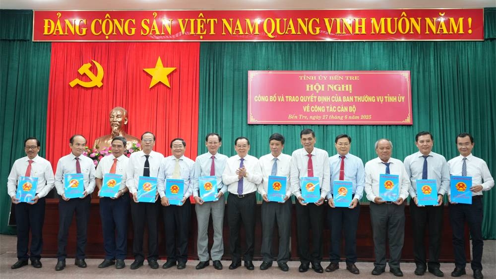 Nhiều cán bộ chủ chốt tỉnh Bến Tre được nghỉ hưu trước tuổi