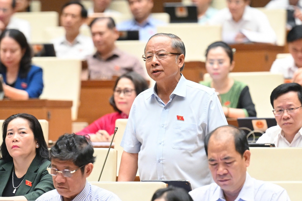Đại biểu Nguyễn Văn Thân (đoàn Thái Bình) - Chủ tịch Hiệp hội Doanh nghiệp nhỏ và vừa Việt Nam đã bấm nút tranh luận. (Ảnh: Quốc hội)