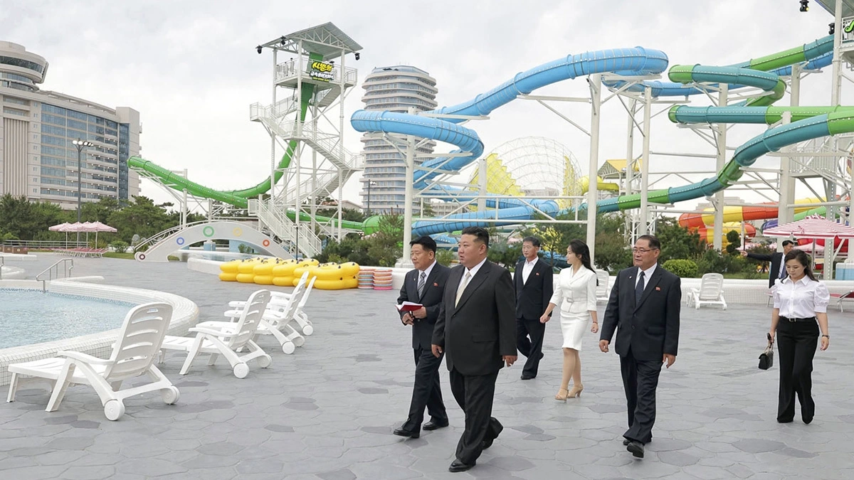 Nhà lãnh đạo Kim Jong Un dự Lễ khánh thành khu du lịch ven biển Kalma (ảnh KCNA)