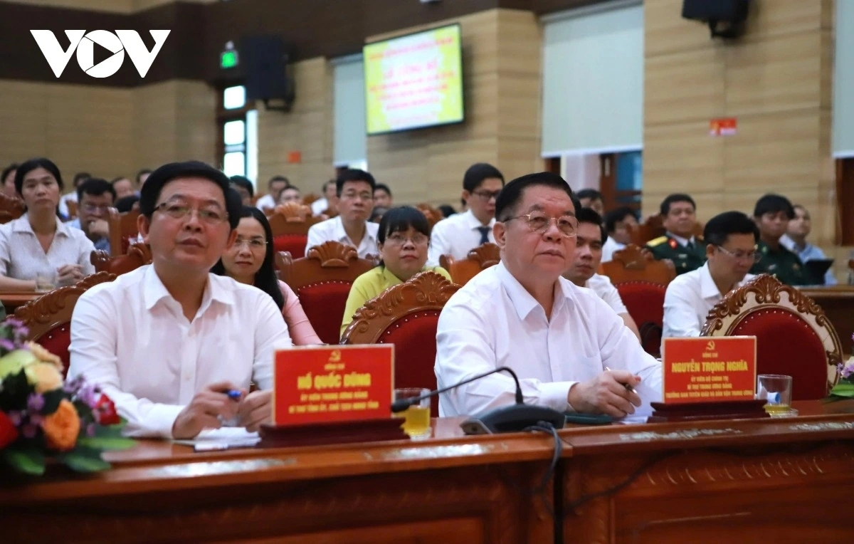 Ông Nguyễn Trọng Nghĩa, Ủy viên Bộ Chính trị, Bí thư Trung ương Đảng, Trưởng Ban Tuyên giáo và Dân vận Trung ương tham dự lễ công bố hoàn thành chương trình xóa nhà tạm, nhà dột nát và hỗ trợ cải thiện nhà ở cho hộ người có công với cách mạng, thân nhân liệt sĩ trên địa bàn Bình Định, ngày 16/5/2025.