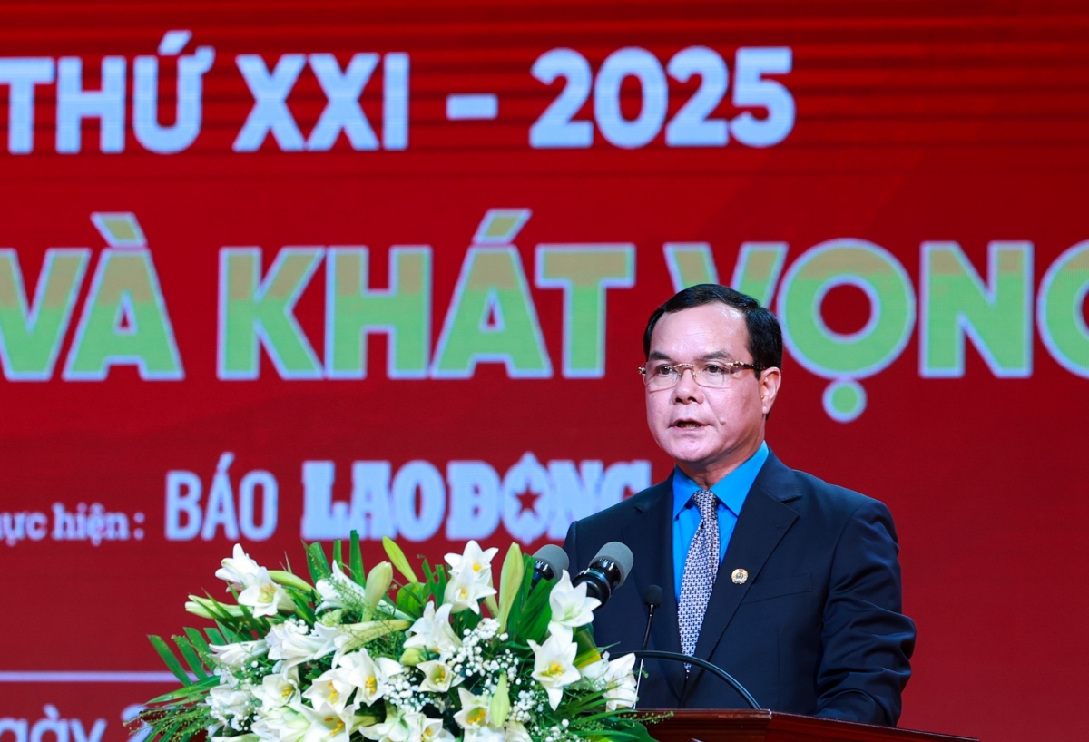 Ông Nguyễn Đình Khang - Chủ tịch Tổng Liên đoàn Lao động Việt Nam phát biểu khai mạc buổi lễ.