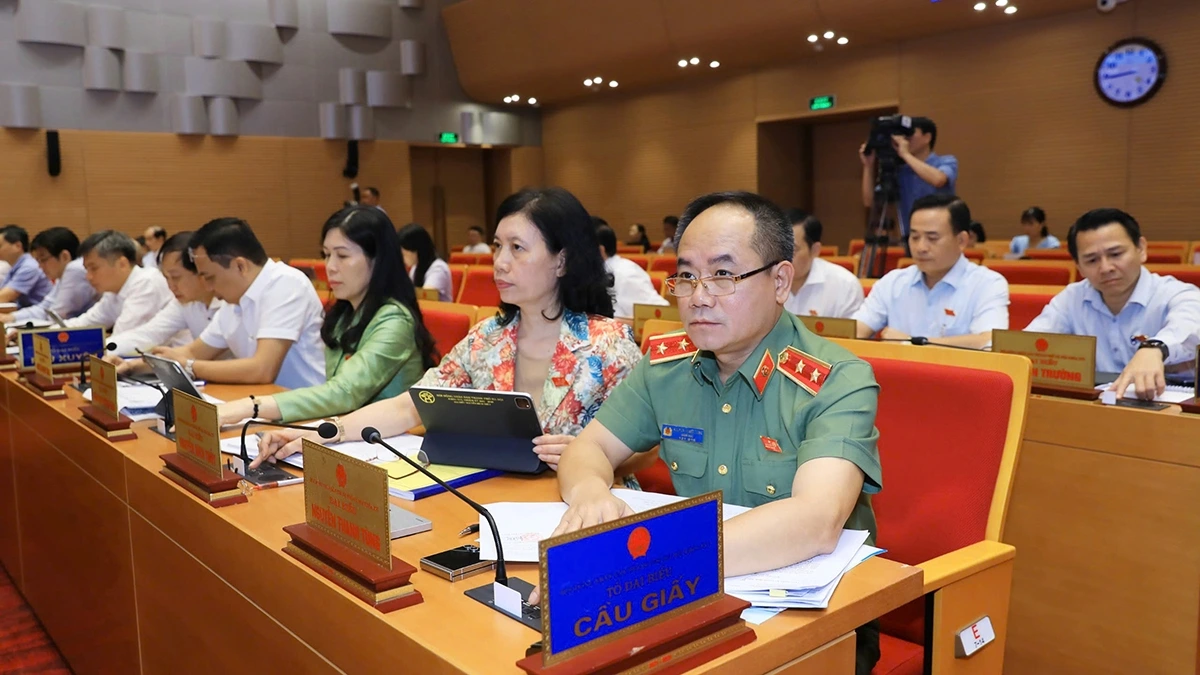 Trung tướng Nguyễn Thanh Tùng dự kỳ họp thứ 24 HĐND thành phố Hà Nội ngày 27/6
