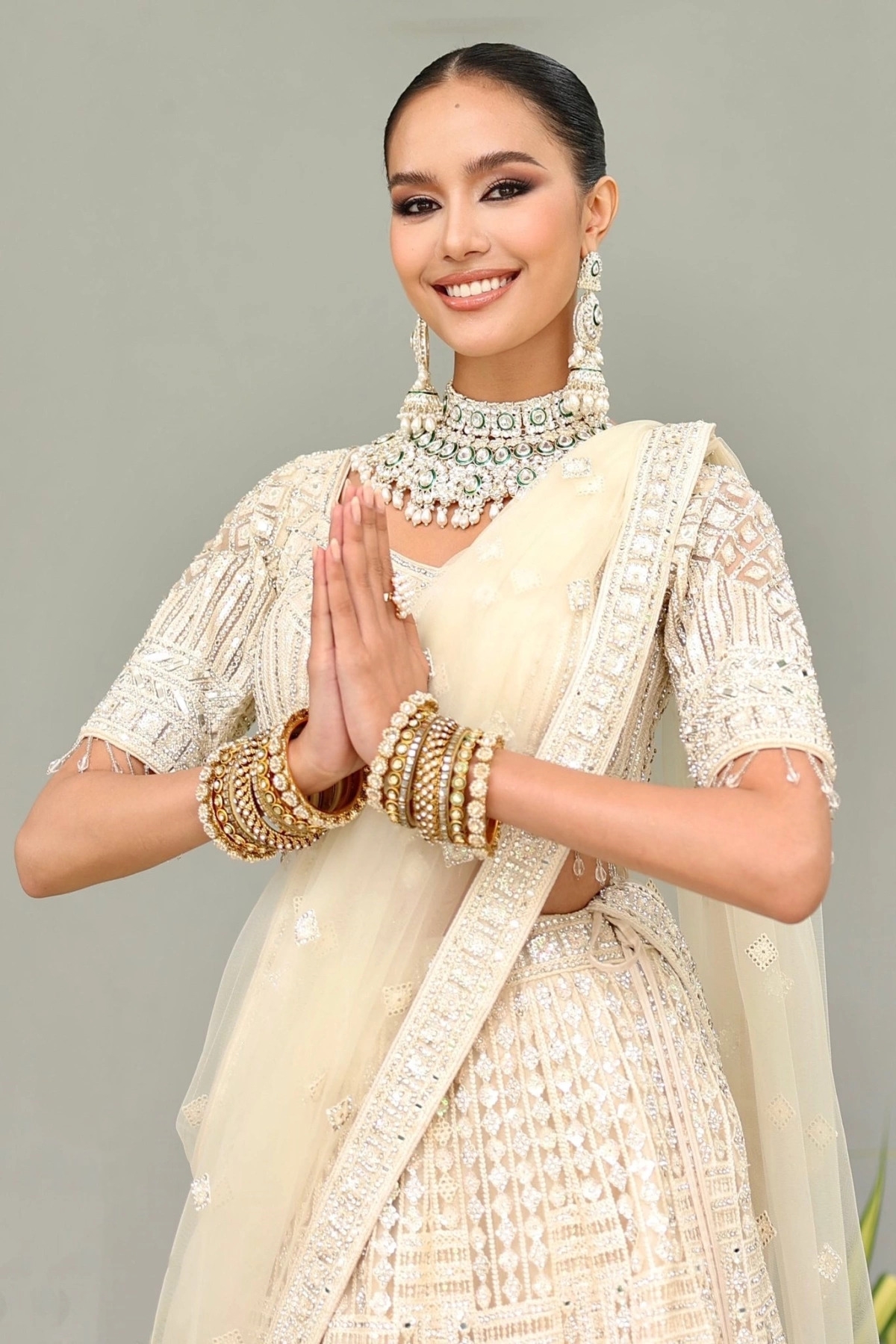 Không chỉ đẹp về hình thức, Opal còn sở hữu câu chuyện truyền cảm hứng phía sau nhan sắc ấy. Ở tuổi 16, cô từng phải đối diện với căn bệnh ung thư vú và đã vượt qua bằng tinh thần mạnh mẽ, lạc quan.