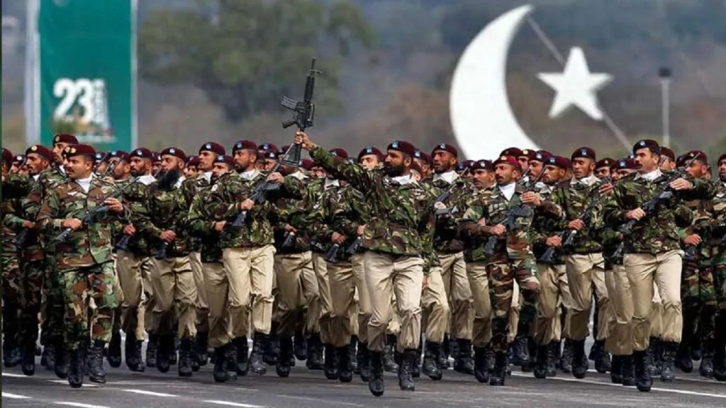Pakistan dự kiến tăng chi ngân sách cho quốc phòng. Ảnh Financial Express