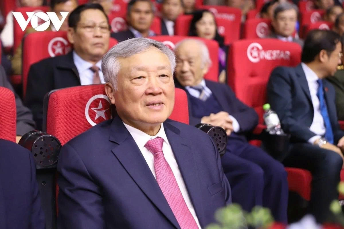 Deputy Prime Minister Nguyen Hoa Binh is present at the ceremony announcing the merger of Dak Nong, Binh Thuan, and Lam Dong provinces into Lam Dong province.