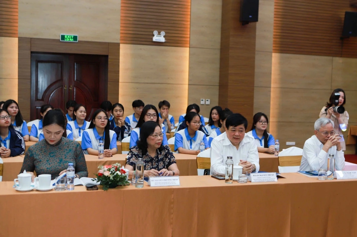 Tham luận thể hiện tâm huyết, tập trung phân tích vai trò của báo chí -  đặc biệt là báo chí nữ – trong thúc đẩy bình đẳng giới và kiến tạo xã hội phát triển bền vững...