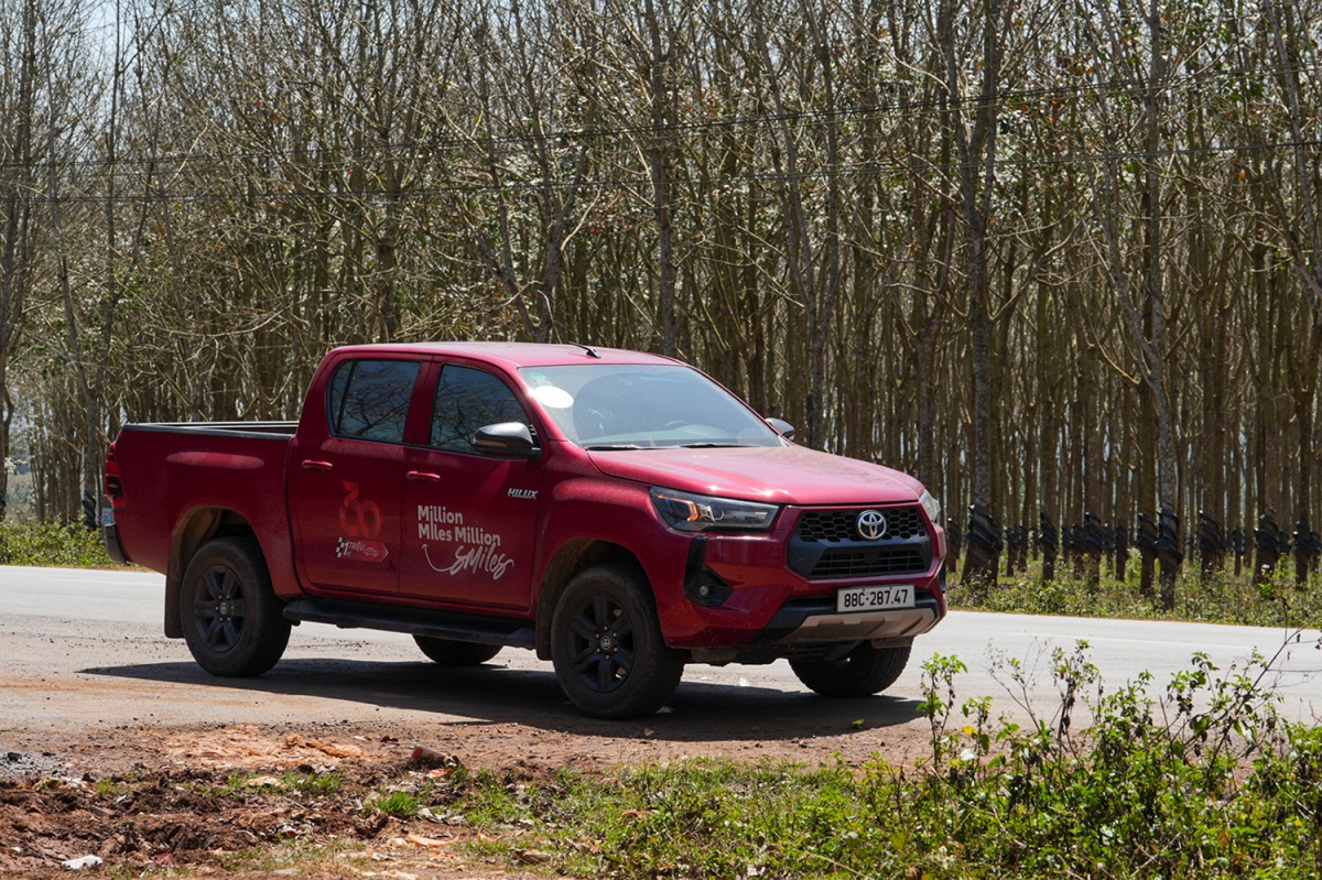 Hilux 2.4 4x2AT hoàn thành nhiệm vụ trong hành trình xuyên Việt hơn 5.500km. 
