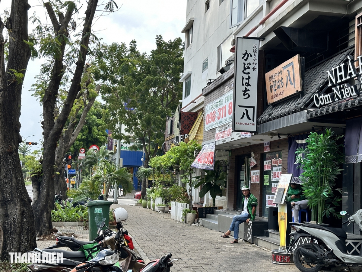 Có rất nhiều mặt bằng nhà, shophouse ở các chung cư bị bỏ trống rất nhiều. Chạy dọc đường Nguyễn Văn Linh, từ đường Nguyễn Lương Bằng hướng về đường Nguyễn Hữu Thọ không khó để nhận ra hàng loạt mặt bằng bỏ trống. Các mặt bằng này trước kia từng là các quán cà phê, nhà hàng hay các cửa hàng thời trang hiện cũng rơi vào tình trạng "trả mặt bằng"