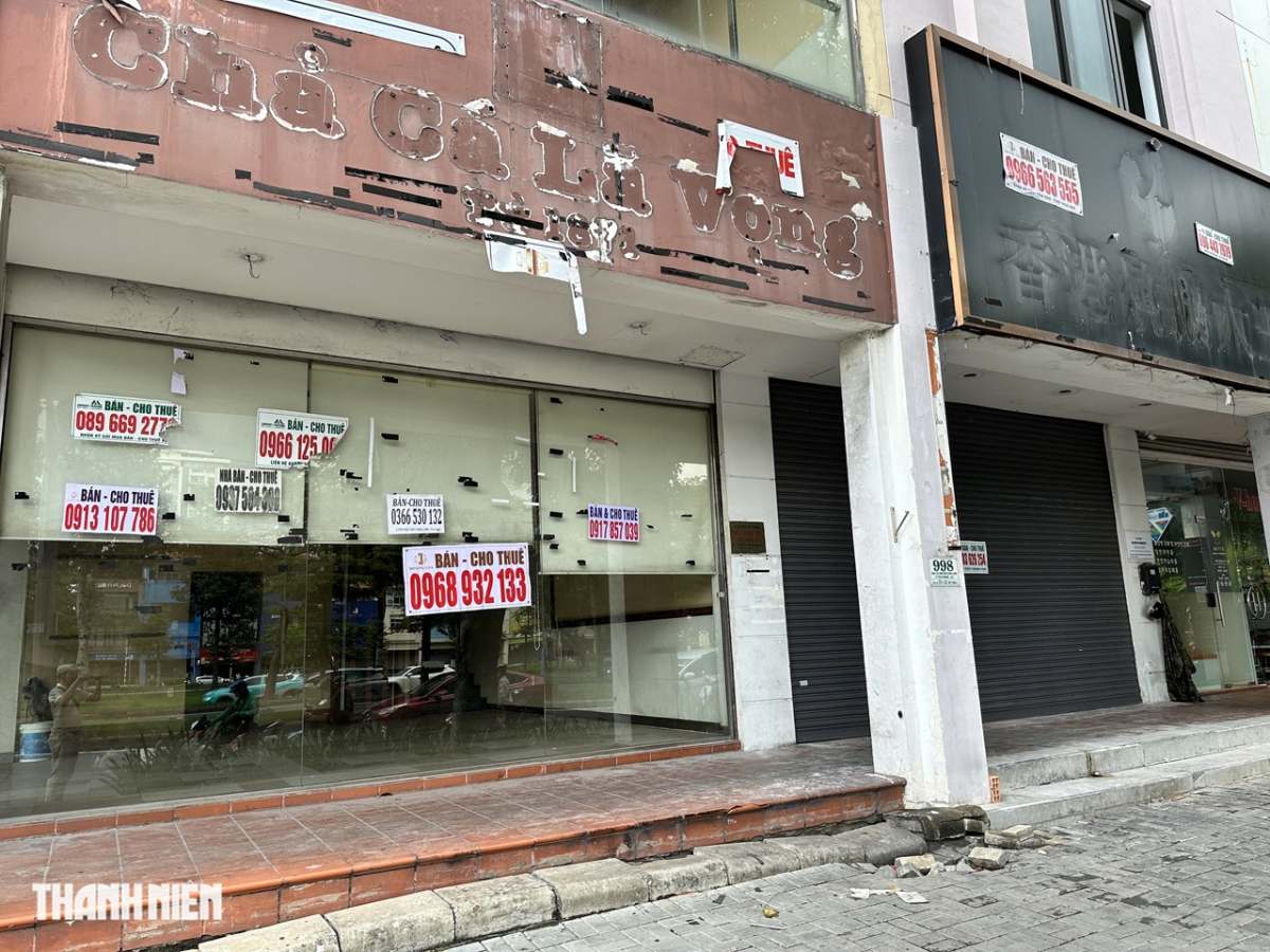 Nhiều nhất phải kể đến đoạn P.Tân Phong, có nơi các mặt bằng trống nằm liên tiếp nhau, trên cửa treo bảng cho thuê mặt bằng kèm số điện thoại liên hệ. Trong khi đó, ở hướng ngược lại (từ hầm chui Nguyễn Hữu Thọ đến đường Nguyễn Lương Bằng) cũng trong tình cảnh tương tự, mặt bằng trống ít hơn so với phía đối diện