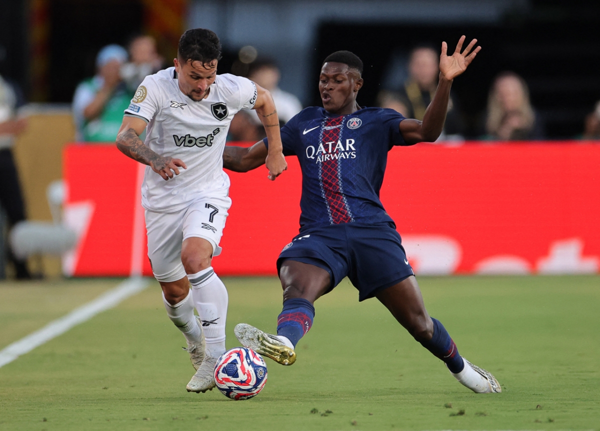 PSG vẫn khá bế tắc trước lối chơi phòng ngự phản công của Botafogo (Ảnh: Reuters)