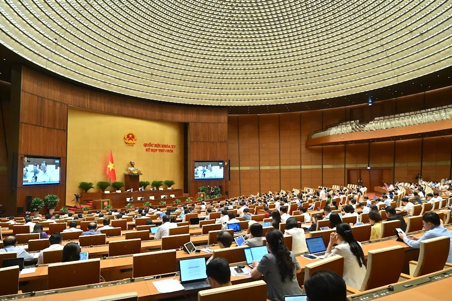 Quốc hội nghe giới thiệu về vai trò và ý nghĩa của Trung tâm tài chính quốc tế.