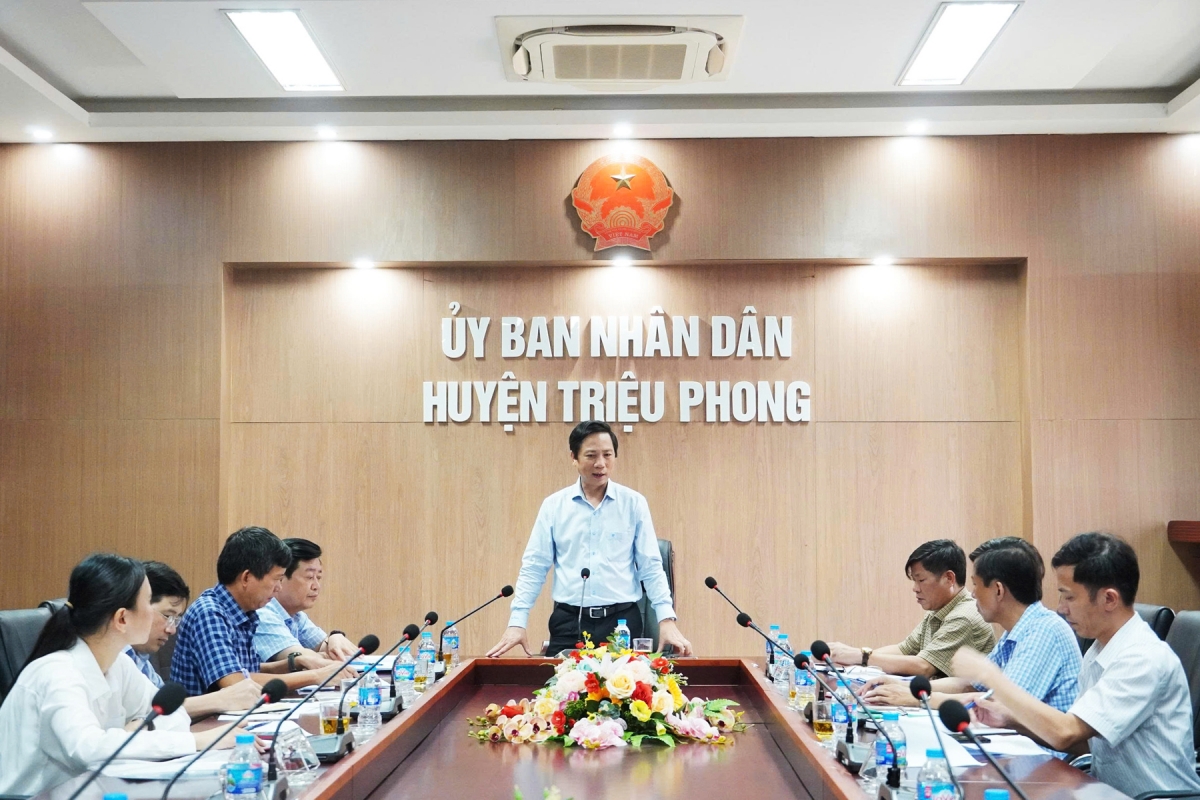 Ông Hoàng Nam, quyền Chủ tịch UBND tỉnh Quảng Trị kiểm tra công tác chuẩn bị vận hành chính quyền cấp xã tại huyện Triệu Phong.