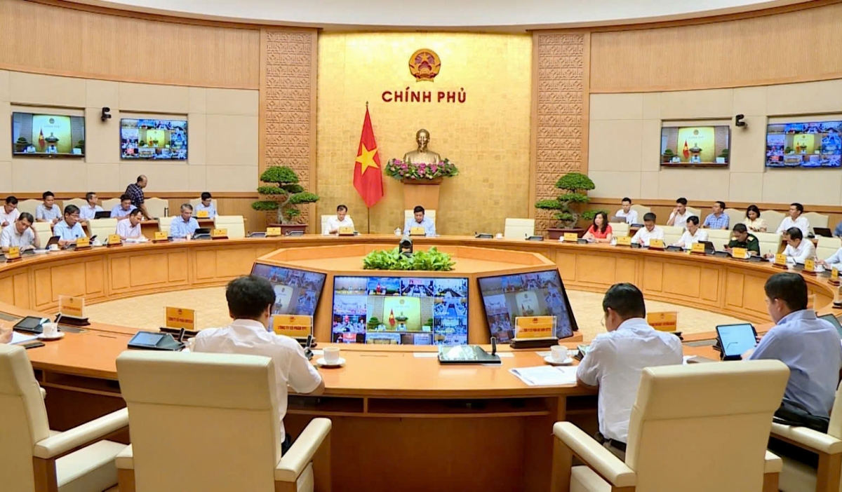 Chiều 30/6, Phó Thủ tướng Nguyễn Chí Dũng họp với các bộ, ngành và địa phương về việc rà soát tiến độ triển khai giải pháp các nhiệm vụ chuyển đổi số liên thông, đồng bộ để chuẩn bị cho việc thực hiện mô hình chính quyền địa phương 2 cấp xuyên suốt, hiệu quả.