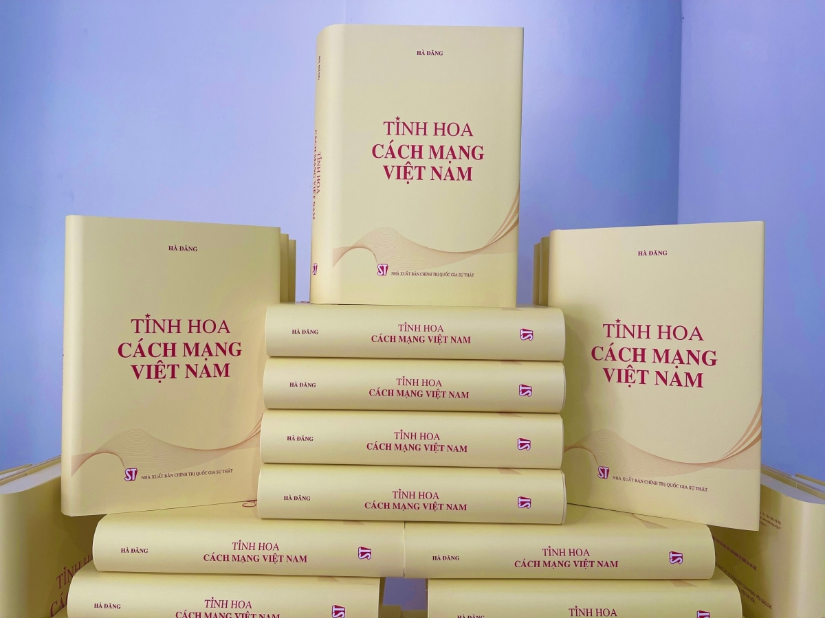 Cuốn sách “Tinh hoa cách mạng Việt Nam” của nhà báo lão thành Hà Đăng