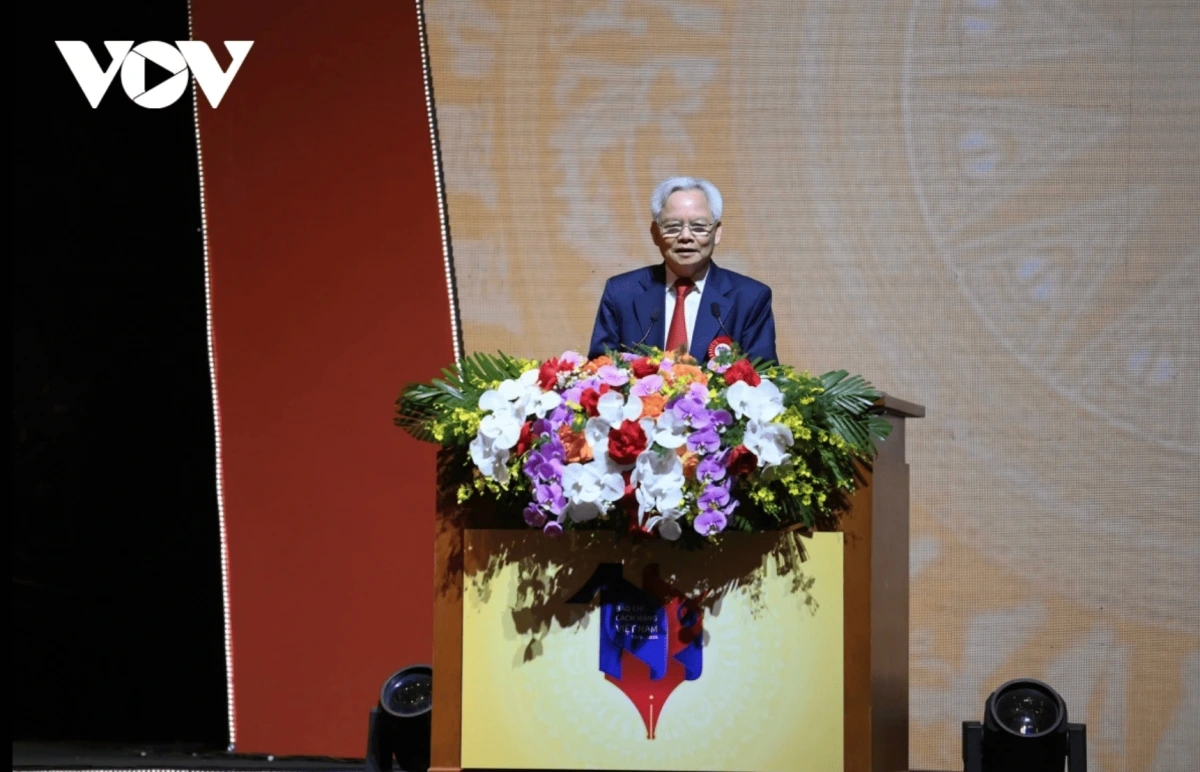 Journalist Ta Ngoc Tan, former editor-in-chief of the Communist Magazine and former Vice President of the Vietnam Journalists Association, speaks at the event.