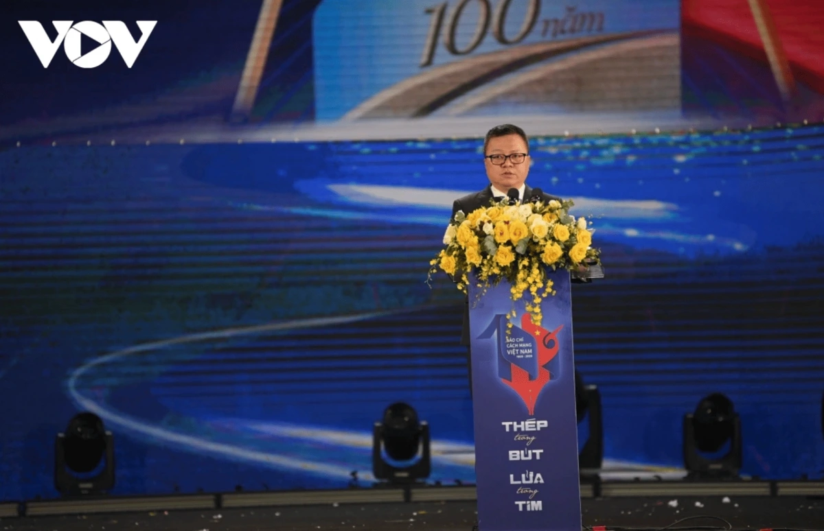 Le Quoc Minh, Member of the Party Central Committee, Deputy Head of the Party Central Committee’s Commission for Information, Communication and Mass Mobilization, Editor-in-Chief of Nhan Dan (People) Newspaper, Chairman of the Vietnam Journalists Association, and Chairman of the National Press Awards Council, speaks at the ceremony.