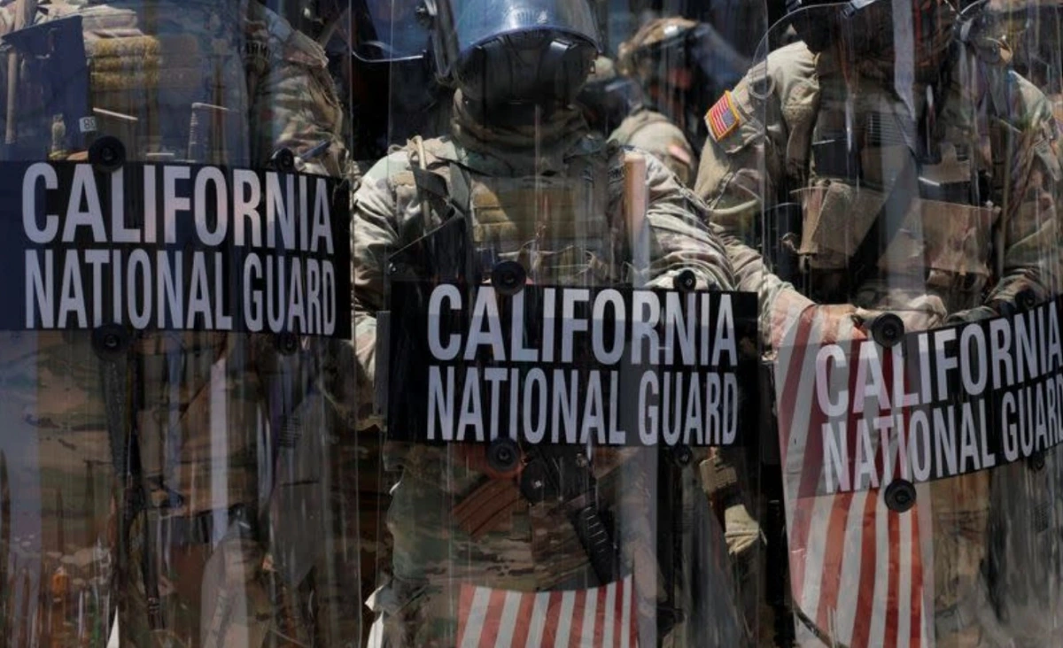 Các thành viên của Lực lượng Vệ binh Quốc gia California. Ảnh: Reuters