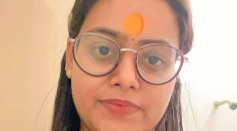 Cô gái người Ấn Độ Bhoomi Chauhan thoát nạn vì bị kẹt xe. Ảnh: NDTV