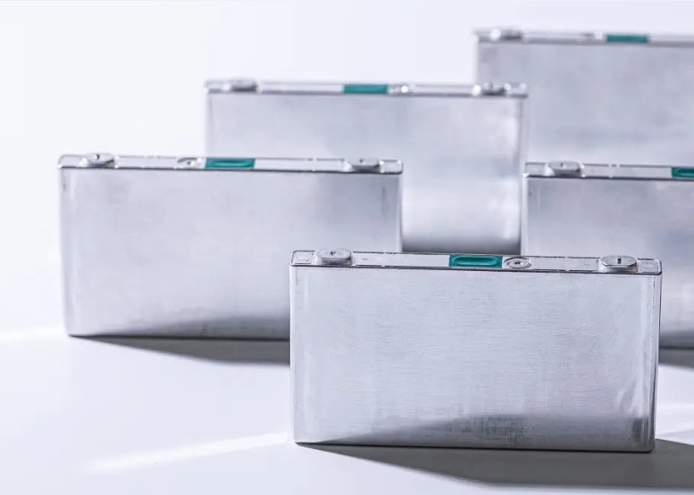 Pin Lithium-ion thế hệ thứ 4 dung lượng cao, tốc độ sạc nhanh hơn.