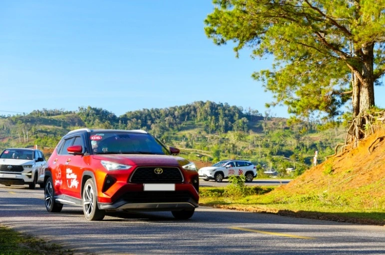 Những chiếc xe Toyota Hybrid trong hành trình xuyên Việt hơn 5.500km.