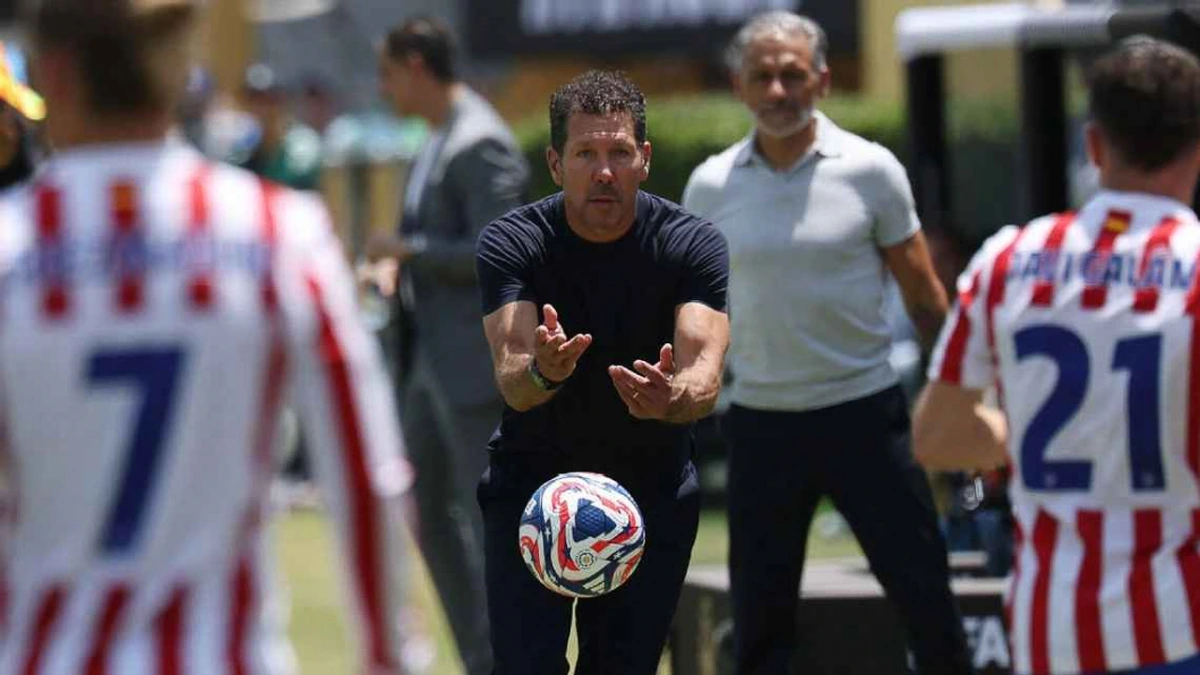 HLV Diego Simeone cho rằng Atletico Madrid bị loại là do trọng tài (Ảnh: Getty)