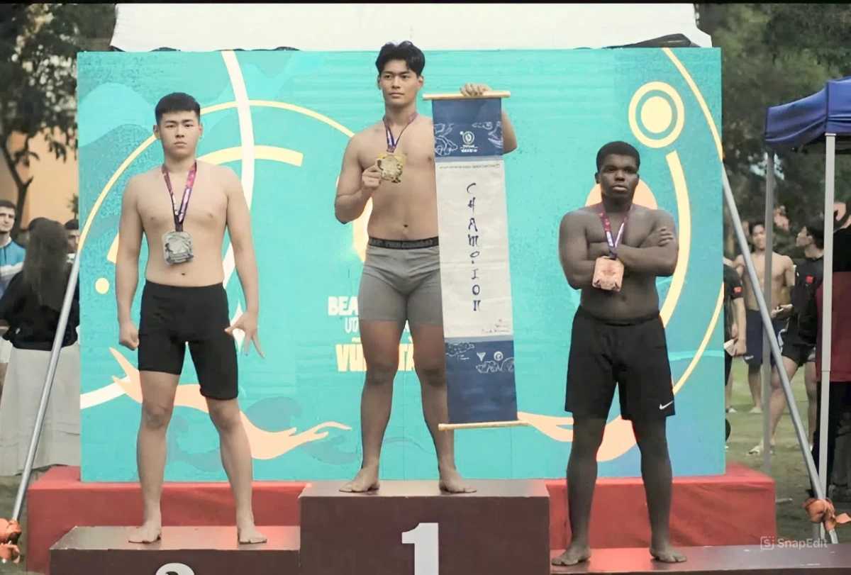 Minh Hieu (centre) wins gold in the beach wrestling category at U17 and U23 Asian Wrestling Championships