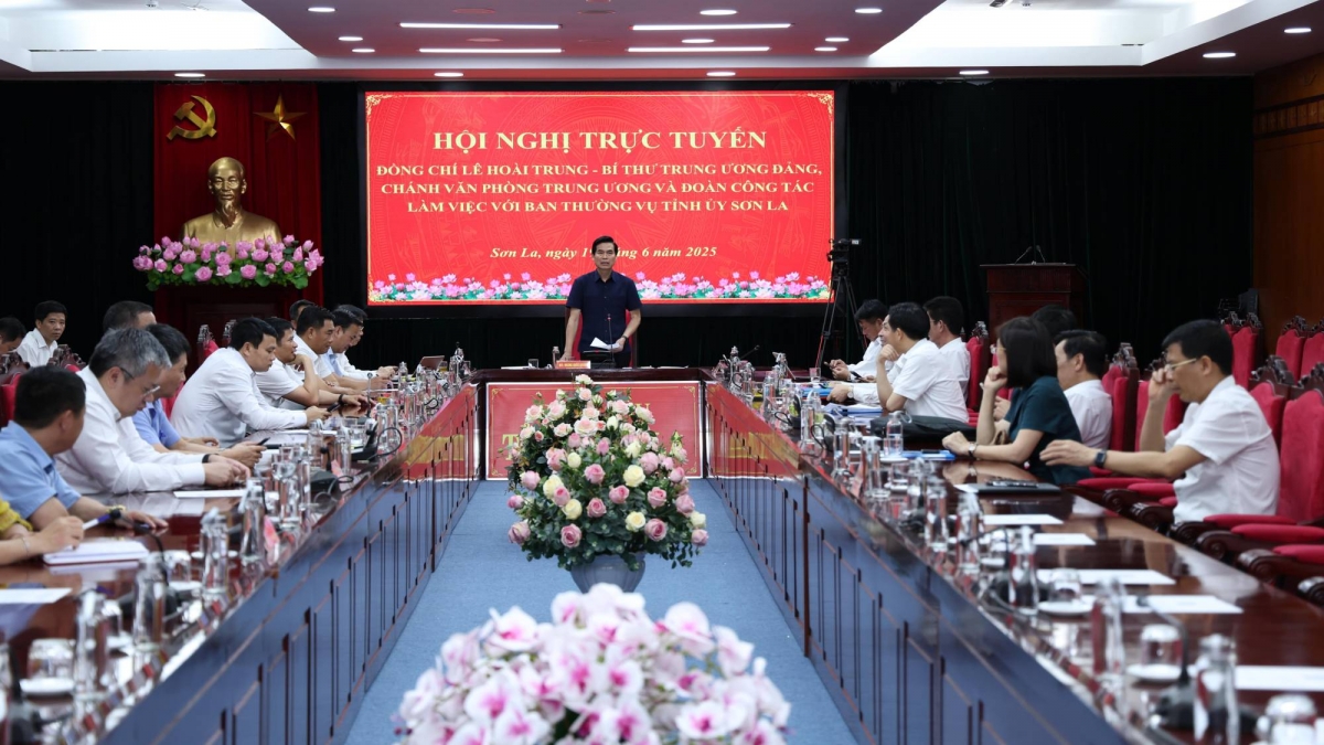 Bí thư Tỉnh ủy Sơn La báo cáo việc thực hiện Nghị quyết Hội nghị lần thứ 11, Ban Chấp hành Trung ương Đảng khóa XIII.