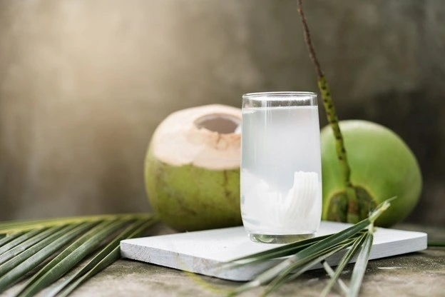 Nước dừa uống sai thời điểm có thể gây hại cho sức khỏe. Ảnh: Getty Images