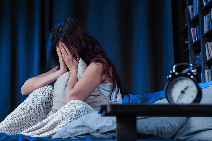 Ngủ 2 tiếng mỗi đêm, người phụ nữ nhập viện tâm thần
