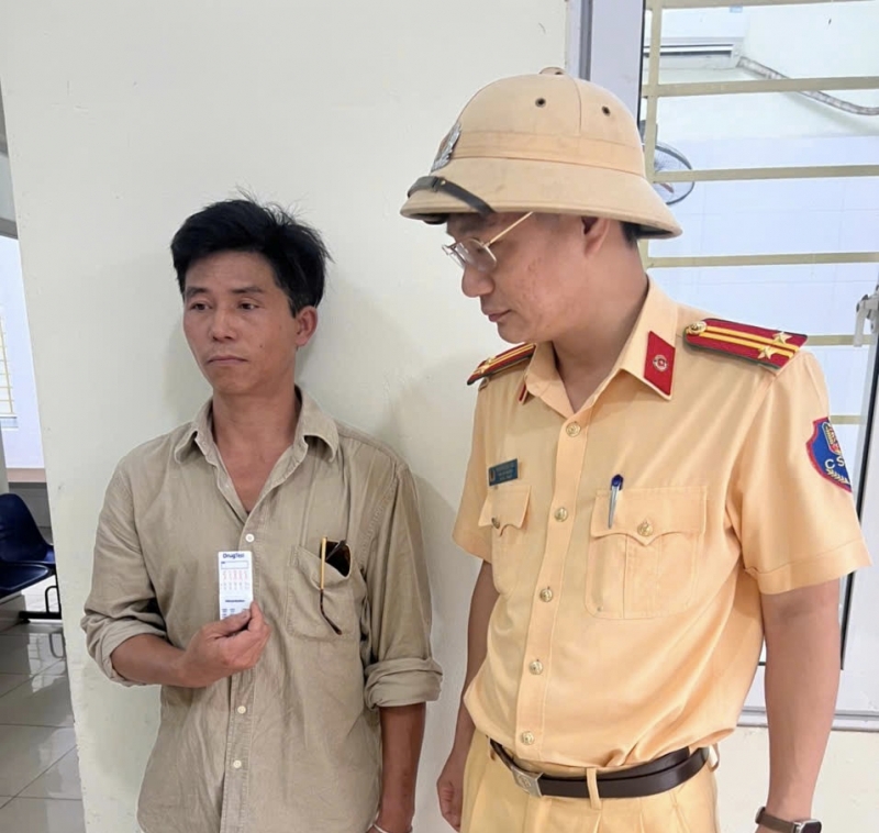 Lê Viết Hoàn tại cơ quan công an.