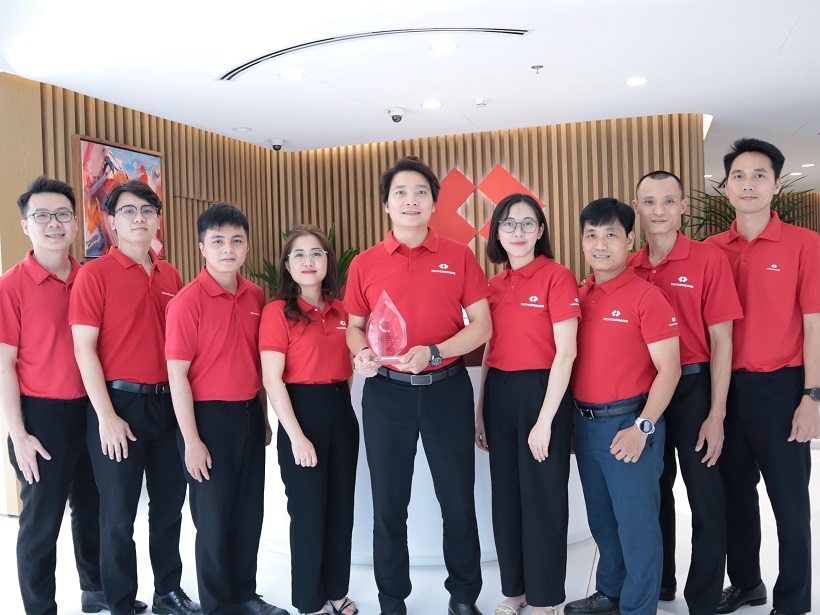 tcb_nhan_giai_thuong_uy_tin_tu_celent.jpg