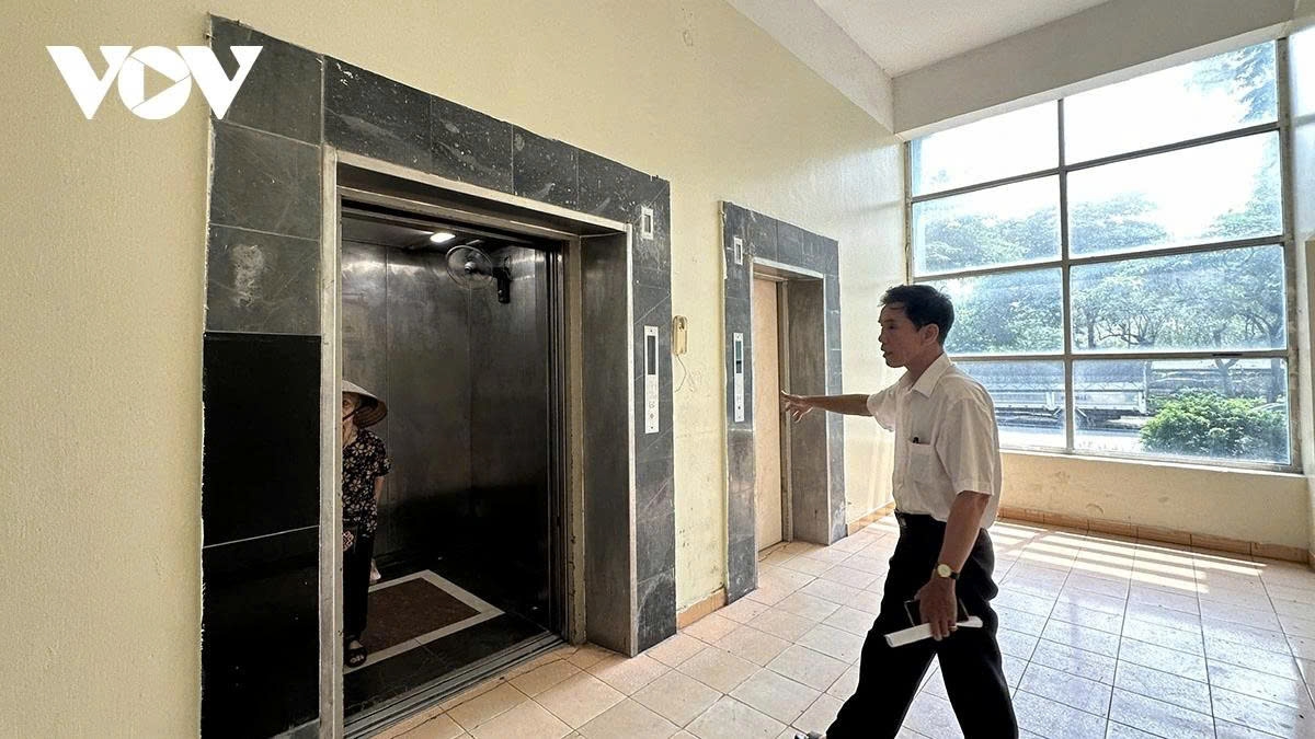 Hệ thống thang máy tại các tòa nhà khu tái định cư Đồng Tàu (phường Thịnh Liệt, Hoàng Mai, Hà Nội) liên tục hỏng hóc.