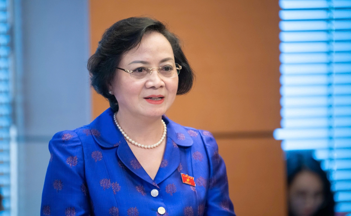 Bộ trưởng Bộ Nội vụ Phạm Thị Thanh Trà tham gia thảo luận tại tổ về chủ trương sắp xếp đơn vị hành chính cấp tỉnh năm 2025. (Ảnh: Đ.X)